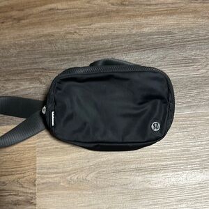 Lulu lemon belt bag